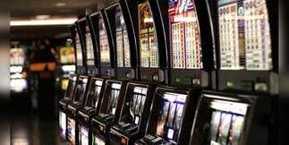 Slot virtuali vs. slot meccaniche: come funzionano e cosa cambia