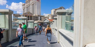Las Vegas Police Respond: We’re Not Here to Ruin Your Selfie on a Pedestrian Bridge