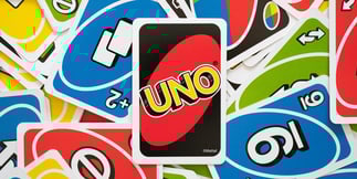 UNO, il classico intramontabile: regole, varianti e novità online