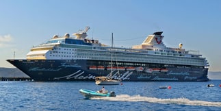 Casino and Cruise Stocks Navigate Volatile Summer Seas