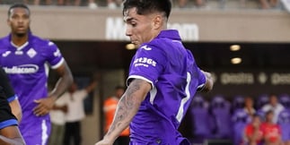 bet365 Scores sulla maglia della Fiorentina: un altro club nella scalata alla Serie A