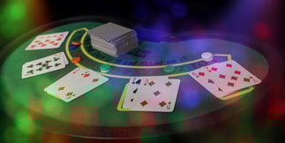 Guida completa al blackjack: regole, strategia di base e varianti online