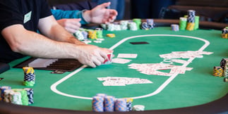 Casinò Perla, il poker resta sospeso dopo l'attacco hacker: cancellati i tornei live 2026