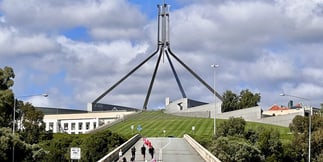 Australian Gambling Reform Bill Faces Cross-Party Push to Ban Betting Inducements
