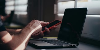 7% of UK Casino Accounts Face Vulnerability Checks, Most Clear in Minutes