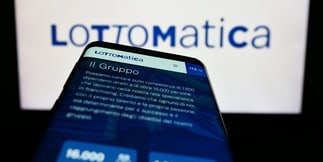 Lottomatica chiude il 2025 con ricavi record: online al 43%, sinergie SKS365 oltre le attese