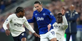 Premier League, il gambling lascia le maglie e porta via 80 milioni. Nove club ancora scoperti