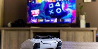 Proposta PD: gambling e loot box vietati sotto i 16 anni. Il nodo degli sponsor di Serie A