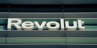 Revolut lancia lo stablecoin EURR, ma per i casinò ADM si deposita ancora con carta