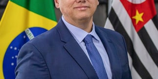 São Paulo Governor Tarcísio de Freitas Calls for Brazil to End Betting