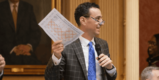 Virginia Bill Would Ban Sweepstakes Casinos, Regulate Online Gaming