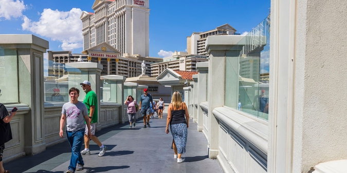 Las Vegas Police Respond: We’re Not Here to Ruin Your Selfie on a Pedestrian Bridge