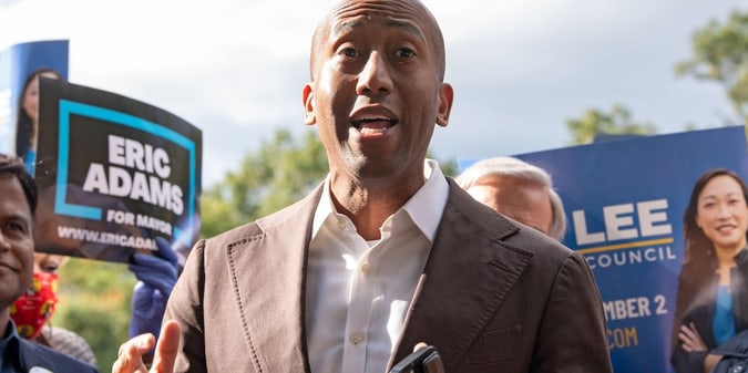 New York Senate Passes Bill Requiring Warnings in Gambling Ads