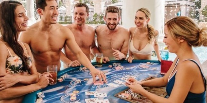 Blackjack in the Breeze: Outdoor and Poolside Gambling in Las Vegas