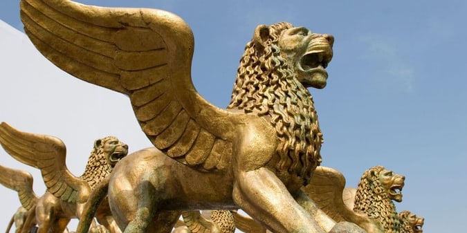 Da Beetlejuice alla reunion Pitt-Clooney: il cinema si ferma a Venezia