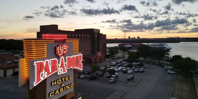 Casino War on the Illinois River