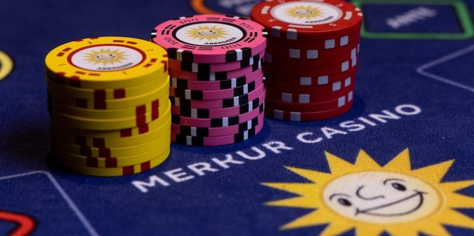 UK Casinos Plan Easter Poker Events as Charity Tournament Launches in Aberdeen