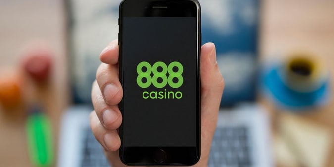 Evoke, l’Italia cresce con 888 Casino ma il fisco frena i margini del gruppo