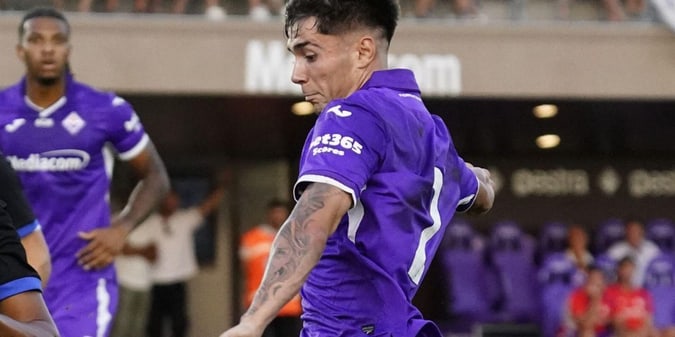 bet365 Scores sulla maglia della Fiorentina: un altro club nella scalata alla Serie A