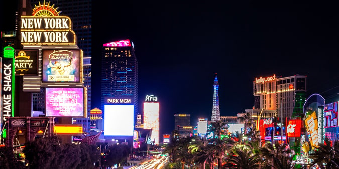 How Alberta Bettors Can Turn Online Casino Play Into Vegas Hotel Rewards