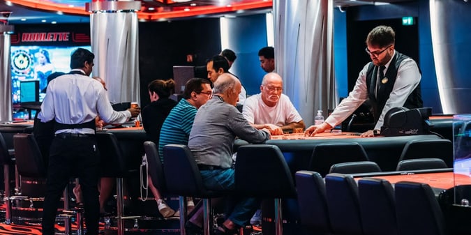 L'all-in si fa in mare: la nuova classifica 2026 delle crociere per chi ama il poker