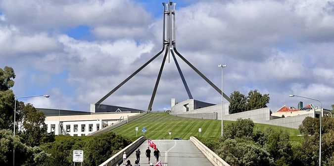 Australian Gambling Reform Bill Faces Cross-Party Push to Ban Betting Inducements