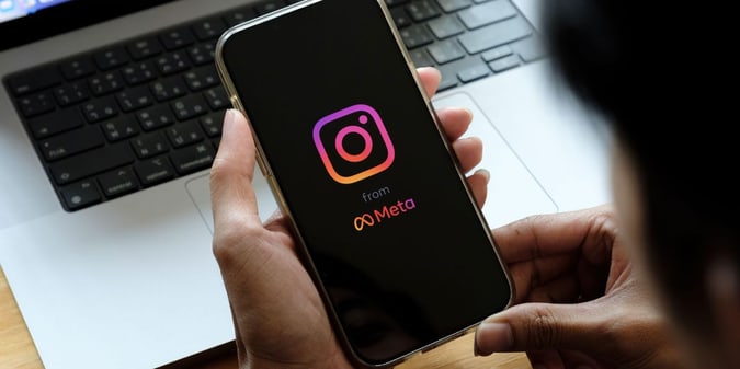 Paesi Bassi, Meta sotto accusa: milioni di ricavi dai casinò illegali su Facebook e Instagram