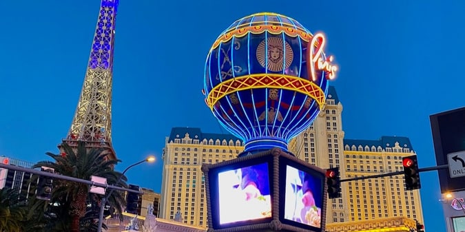 Mini Baccarat Surge Drives Vegas Strip Revenue Gains in April, Despite Fewer Visitors