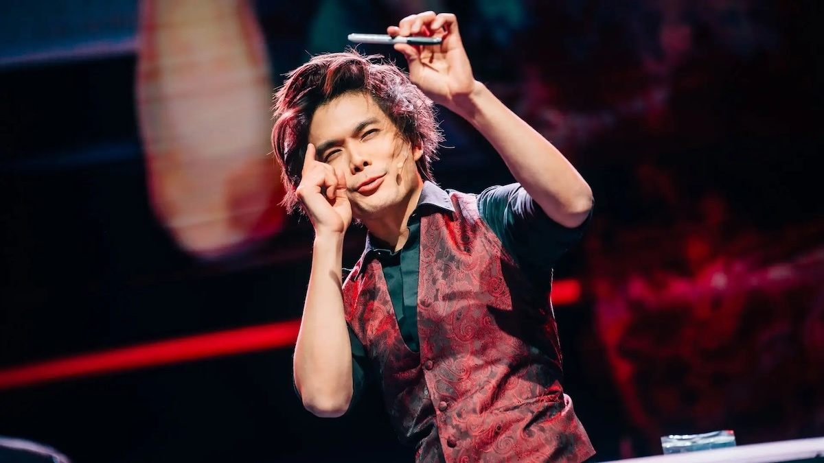 Shin Lim performing sleight-of-hand card magic on stage at the Palazzo Theater