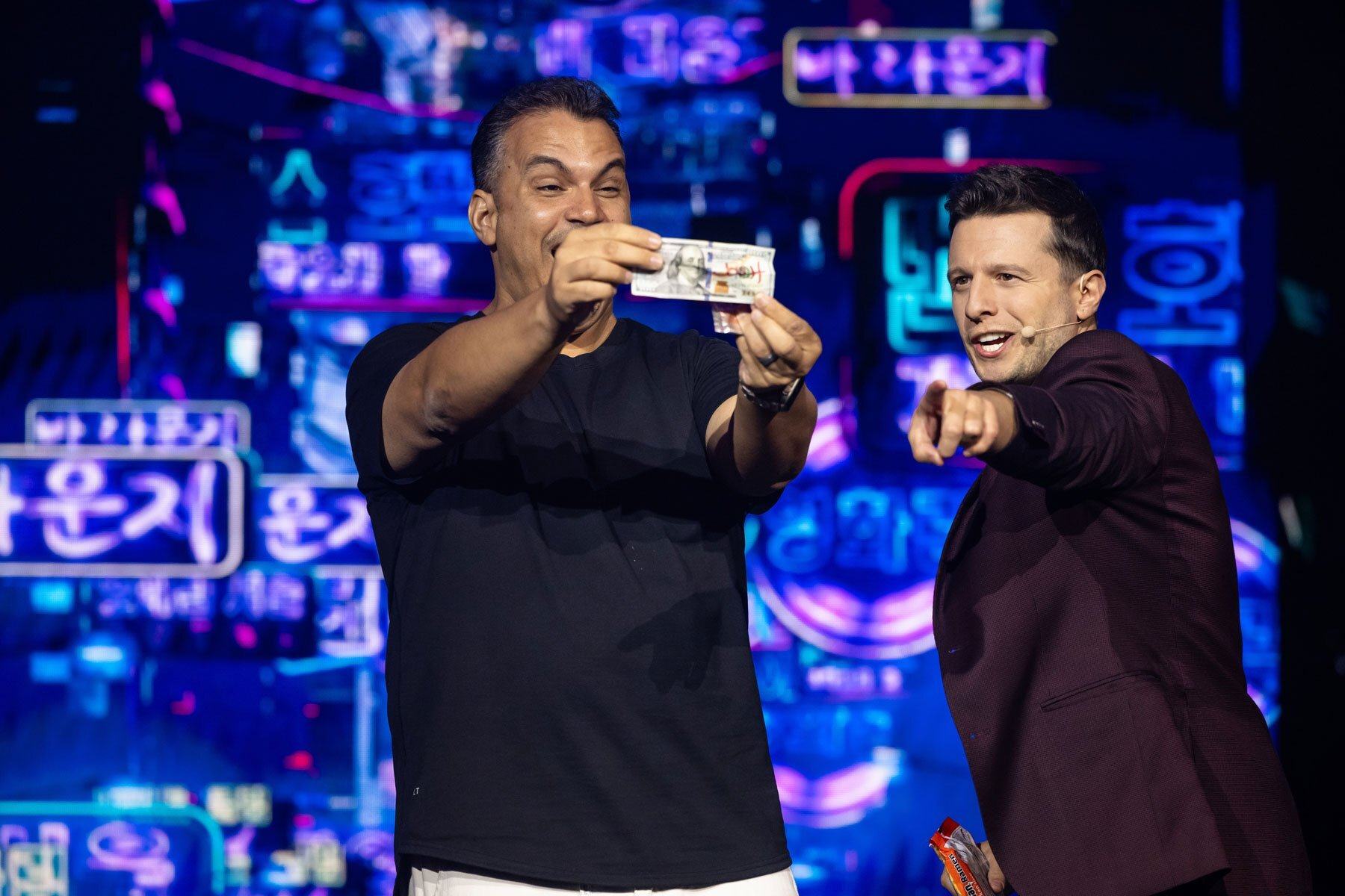 Mat Franco performing his close-up magic show at The LINQ