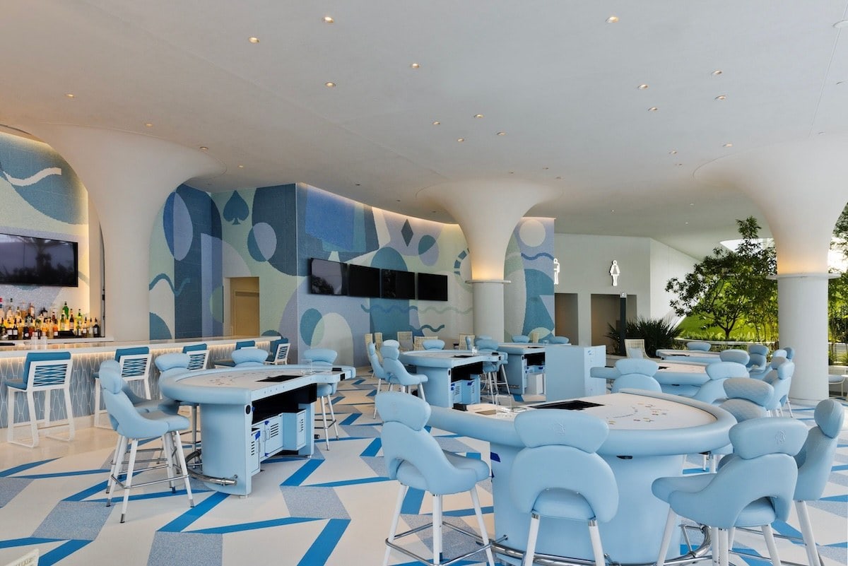 Fontainebleau poolside gambling