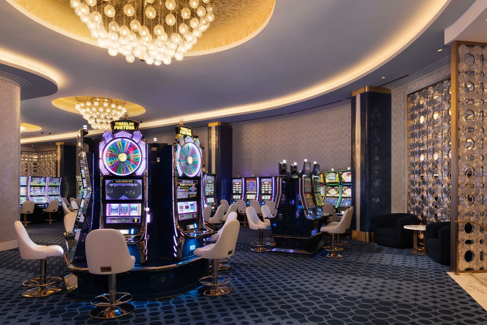 Fontainebleau Slots