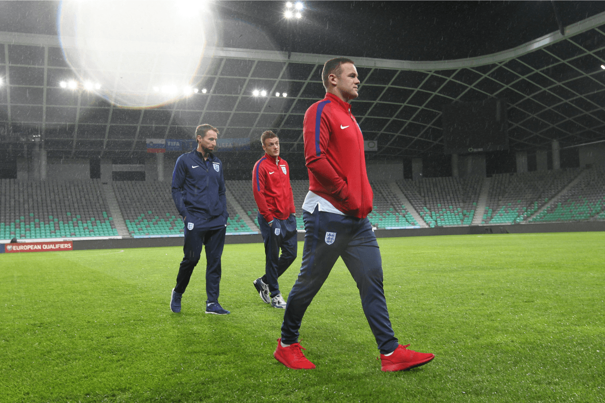 england football team walk around the stadium Stozice