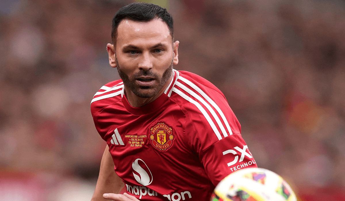 Phill Bardsley kicking ball