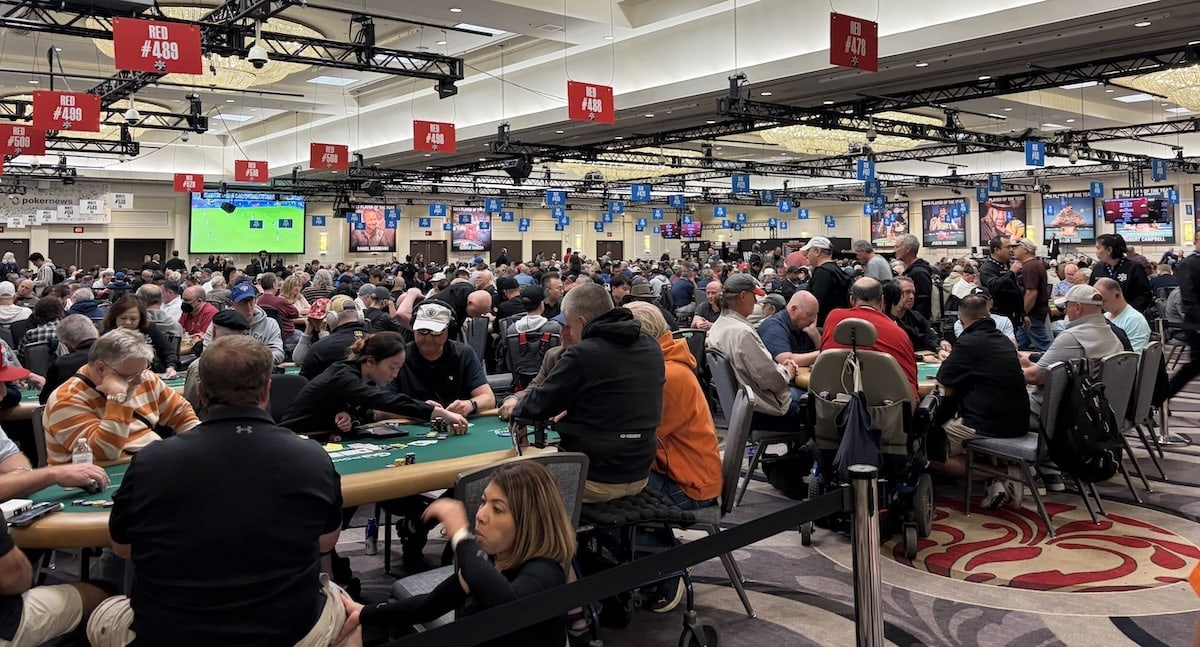 Hundreds of players at Horseshoe Las Vegas during WSOP