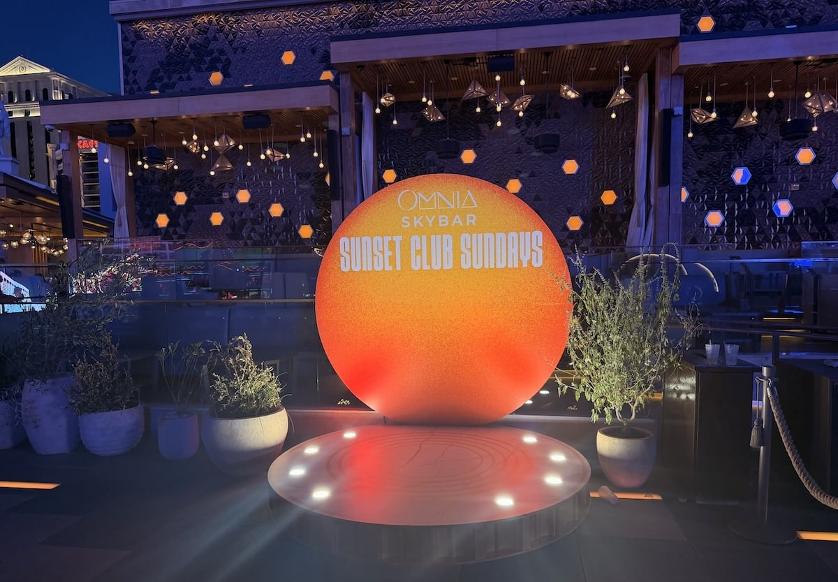 A sunset photo spot for the Sunset Club Sunday event at OMNIA Skybar.