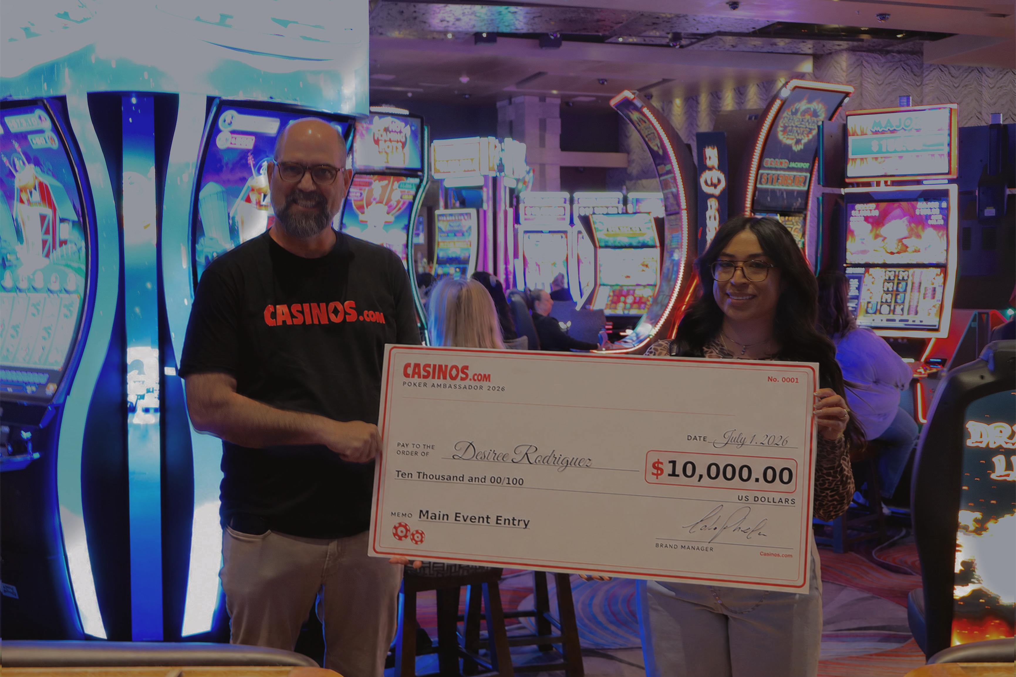 casinos-com-wsop-ambassador-check-presentation-1
