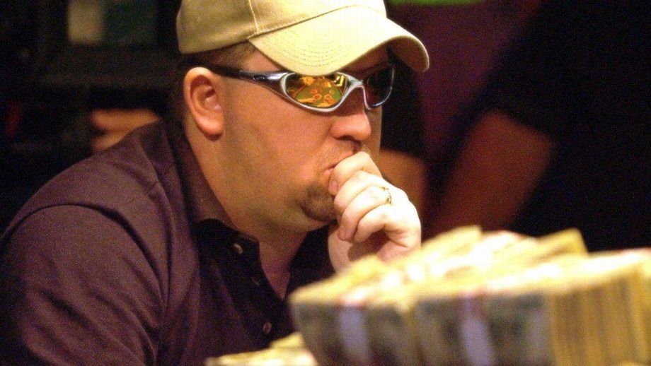 Chris Moneymaker with sunglasses and money in front of him.