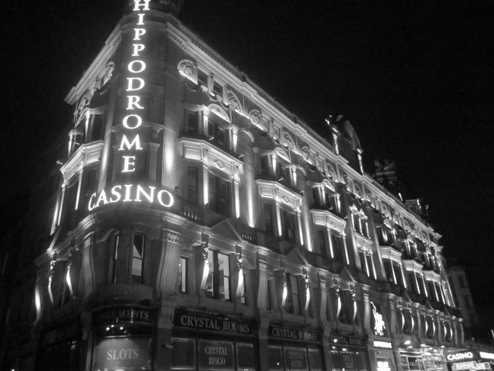 Hippodrome Casino di Londra di notte
